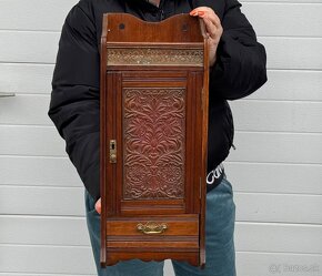 Starožitná krásná skříňka na dýmky - 3