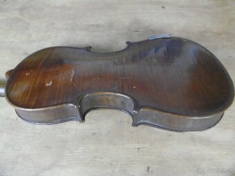 staré 3/4 husle Stradivári - 3