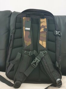 Nový batoh Traveller Backpack black/camo one size - 3