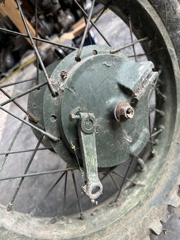 Predám zadné koleso + brzdový štít YAMAHA XT 600 - 3