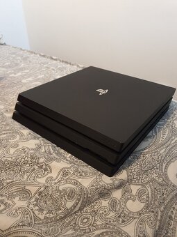 Predám Playstation 4 Pro 1TB - 3