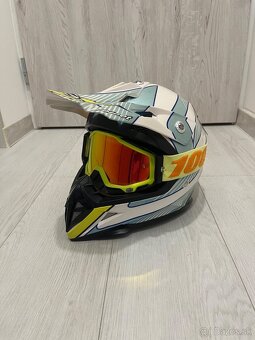 Helma na Motorku s okuliarmi - 3