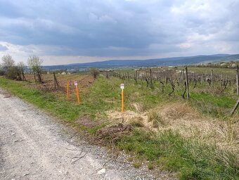 Ponúkam na predaj výnimočný pozemok s rozlohou 783 m² - 3
