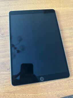 Predám iPad Air 3. generácie (2019) Space Grey, 64GB, WiFi - 3