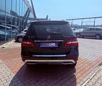 Mercedes-Benz ML350CDI 4x4 SK ŠPZ, havarované - 3