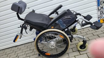invalidny vozík 51cm s elektrickým pohonom pre asistenta - 3