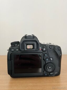 Canon 6D mark II + canon 85 mm 1.8 f - 3