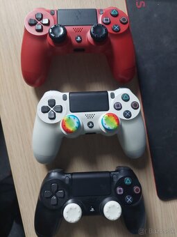 Predam PS4 s 3 ovladacmi - 3