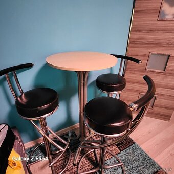 Predám barový stôl a stoličky - 3