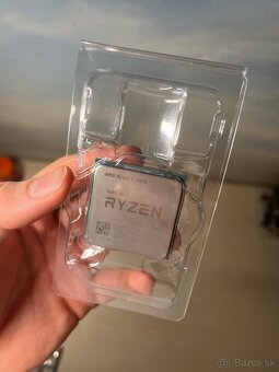 AMD Ryzen 5 3400G + originálny chladič - 3