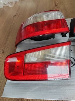 Renault Laguna 2 sedan zadné svetlá - 3
