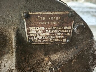 Elektromotor a čelná prevodovka - 3