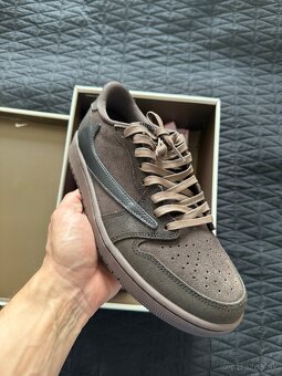 Nike Travis Scott Jordan 1 Low Velvet Brown - 3