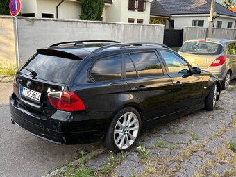 Predám na náhradné diely BMW 320d touring - 3