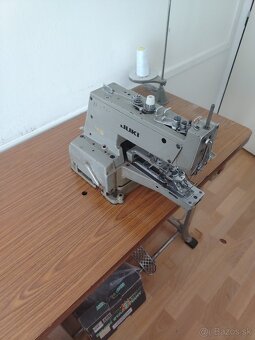 Gombíkováčka juki 372 - 3
