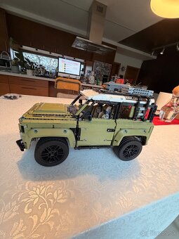 LEGO Technik 42110 Land Rover - 3