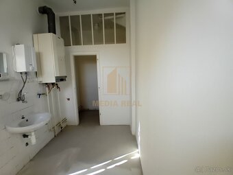 Prenájom šikovný obchodný priestor, 50m2, kúsok od centra Pi - 3