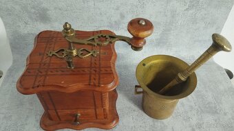 Starý mlyncek na kávu s intarzii + maziar celek za 64e - 3