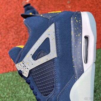 Air Jordan 4 Michigan PE - 3