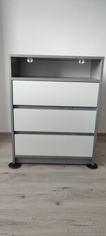 Komoda - 3