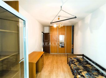 Prenájom, 3 izbový byt s lódžiou, 2. poschodie,... - 3