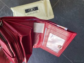 Dámska kožená peňaženka, červená šikovne spracovaná. - 3