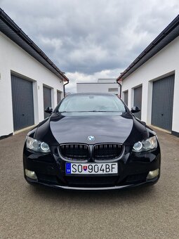 BMW e92 320i coupe manuál - 3