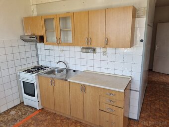 UPRAVENÁ CENA Trojizbový byt v dobrej lokalite v Lučenci - 3