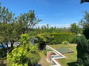 Záhrada s dreveným domčekom - 3