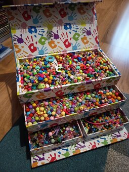 Predám knihy, korálky... - 3