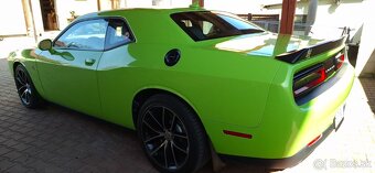 Dodge Challenger R/T 6.4 V8 SHAKER 392 Scat Pack Manuál - 3