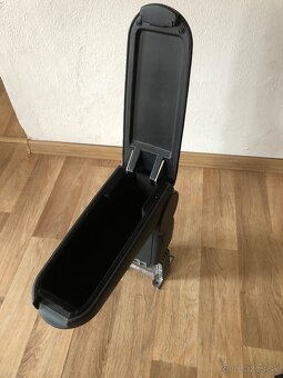 ŠKODA FABIA 2 ROOMSTER LAKTOVÁ OPERKA ORIGINAL - 3