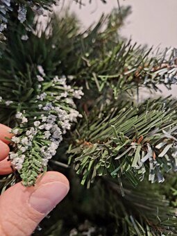 Krásny hustý vianočný stromček 180 cm - 3