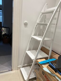 Biely drevený rebrík – dekorácia / stojan - 3