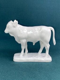 Porcelánová socha mladého býka - Taurus - 3