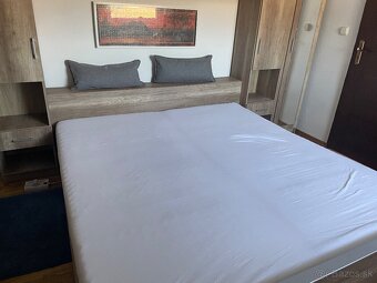 predam,obyvaciu stenu s komodou,sedačkou a spálňu - 3