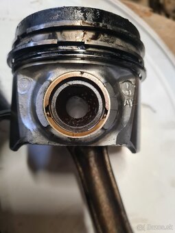 Váhadlá, piesty, diely motora 2.5 tdi, BAC - 3