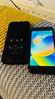 Predám IPhone 8 - 3