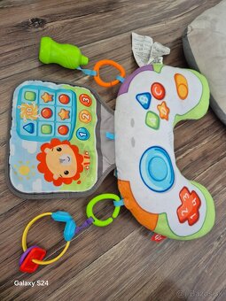 Vankúš na polohovanie na brušku Fisher Price - 3
