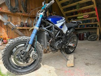 Predám SUZUKI GSXR 600 STUNT - 3