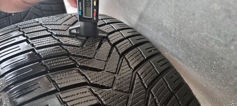 Predám 2xceloročné pneumatiky Sunny 245/40 r19 - 3