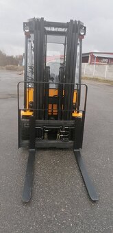 HYUNDAI 30BH-9 AKU triplex, boční posuv - 3