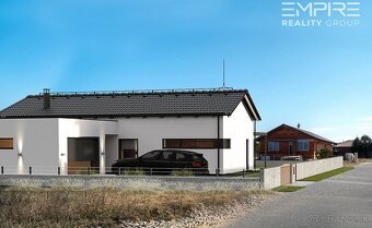 Na predaj slnečný stavebný pozemok s možnosťou výstavby - Hr - 3