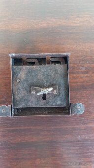 Starožitný kuvaný zámok na truhlicu - 3