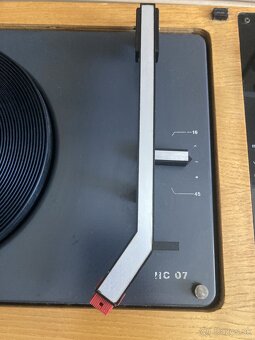 rádiogramafón TESLA - 3