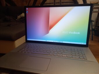 Asus VivoBook - 3