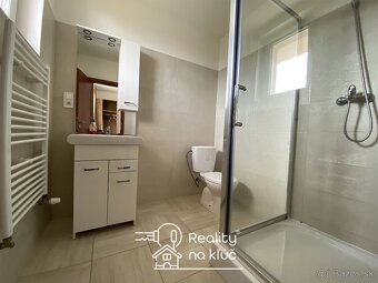Na prenájom zariadený 2-izbový byt s balkónom pri centre mes - 3