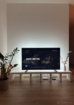 Samsung 4K LED UHD 55” Smart TV - 3