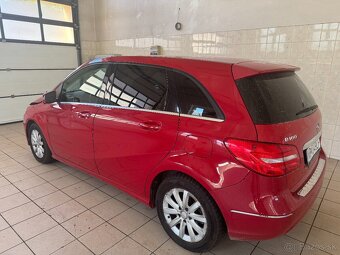 Mercedes Benz B180 - 3