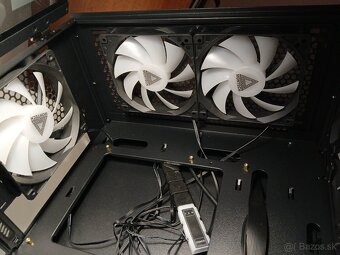 Predám PC skrinka Montech X3 MESH Black - 3